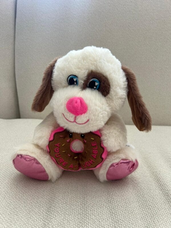 Peluche Perrito con Dona Decorativa (2) Peluche Perrito con Dona Decorativa