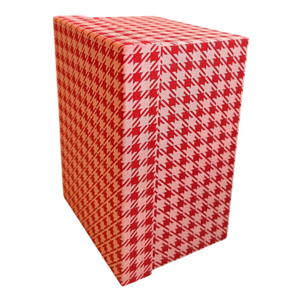 Caja-de-Regalo-Kalinka-03 Caja de Regalo Kalinka con estampado rojo, colocada en posición vertical